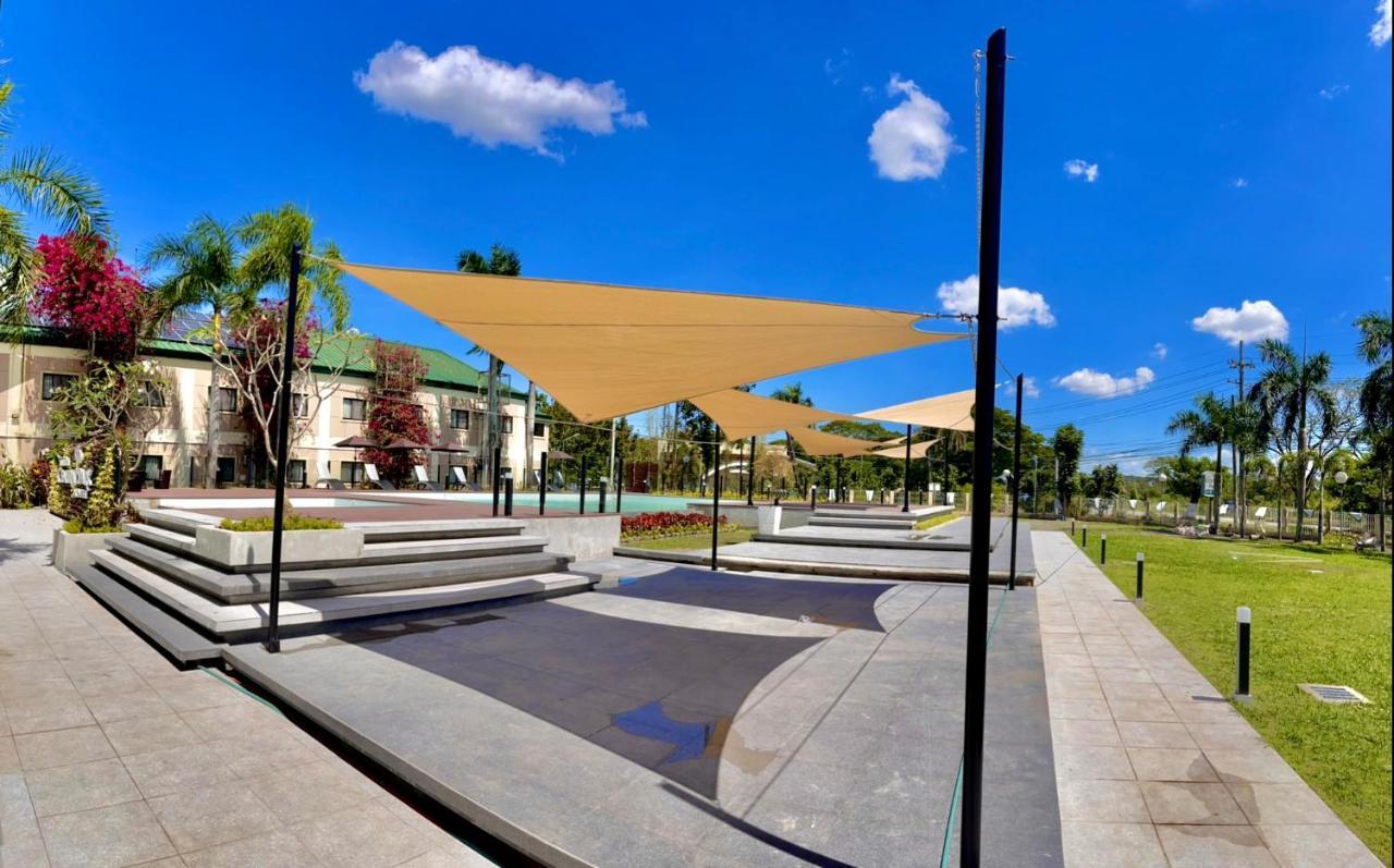 Luisita Central Park Hotel Tarlac City Buitenkant foto