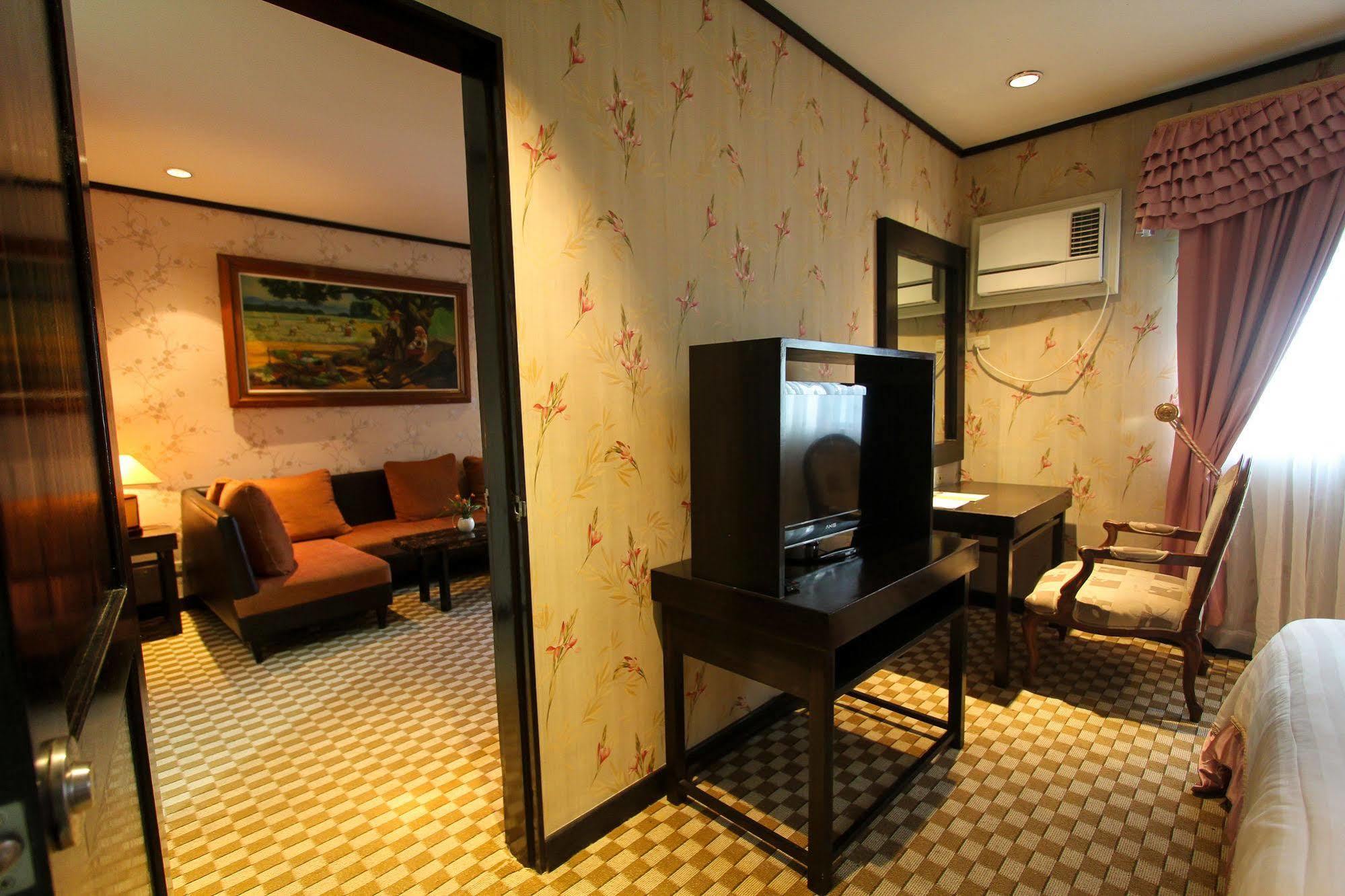 Luisita Central Park Hotel Tarlac City Buitenkant foto