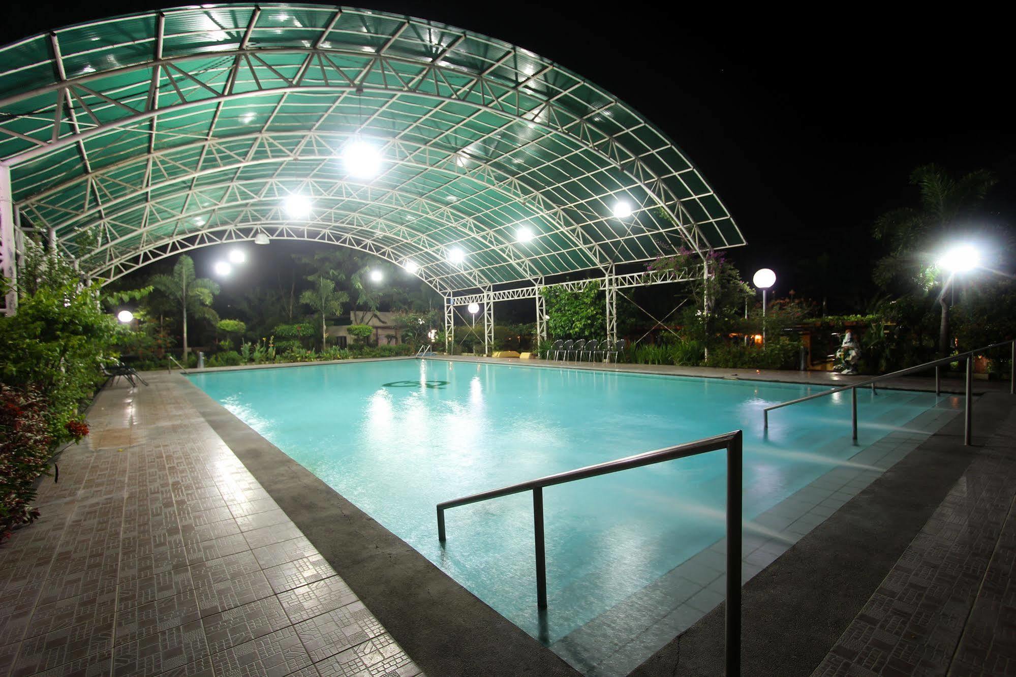 Luisita Central Park Hotel Tarlac City Buitenkant foto