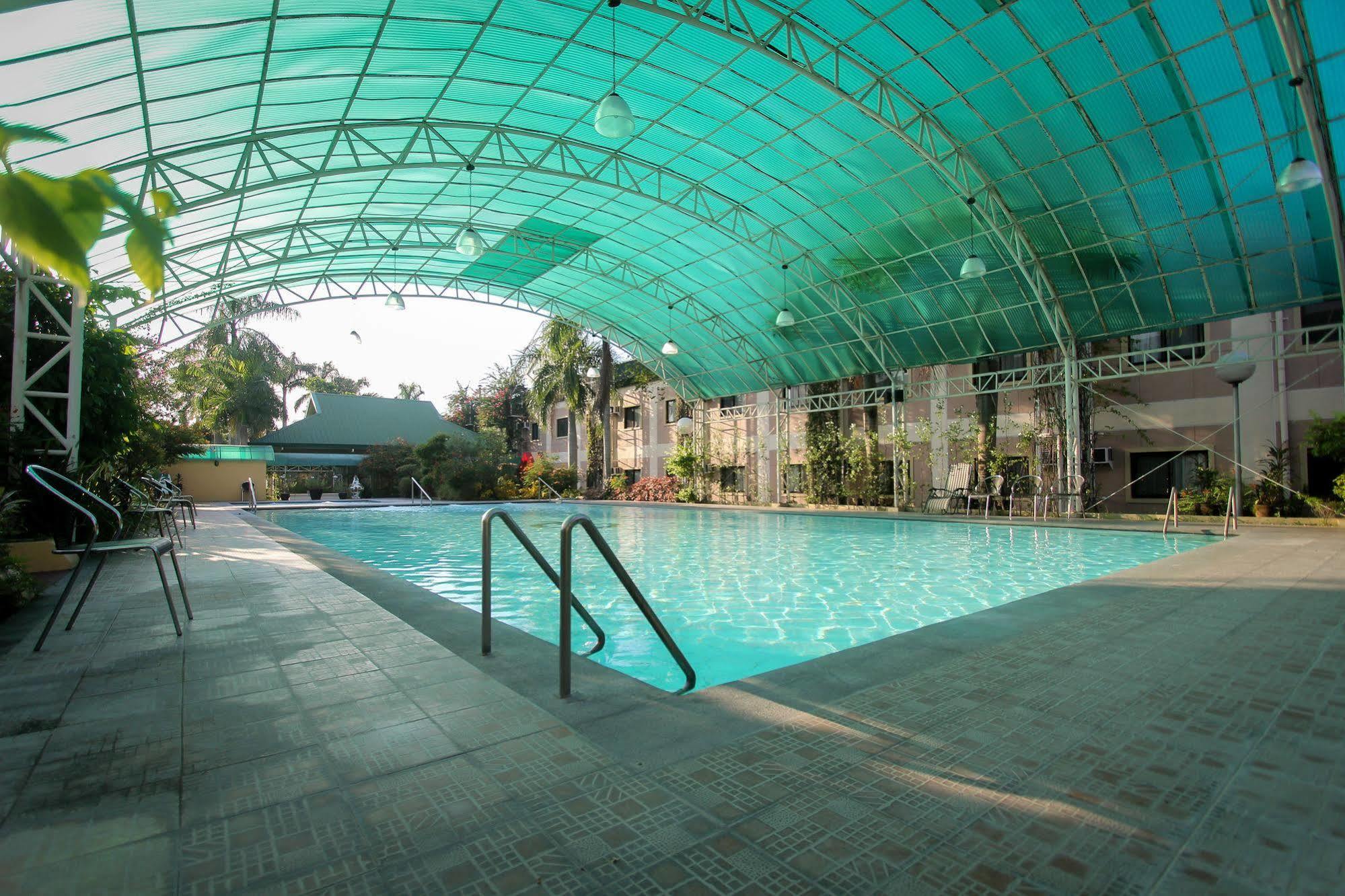 Luisita Central Park Hotel Tarlac City Buitenkant foto