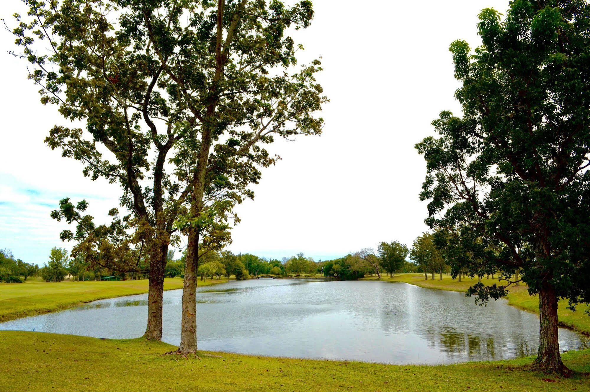 Luisita Central Park Hotel Tarlac City Buitenkant foto
